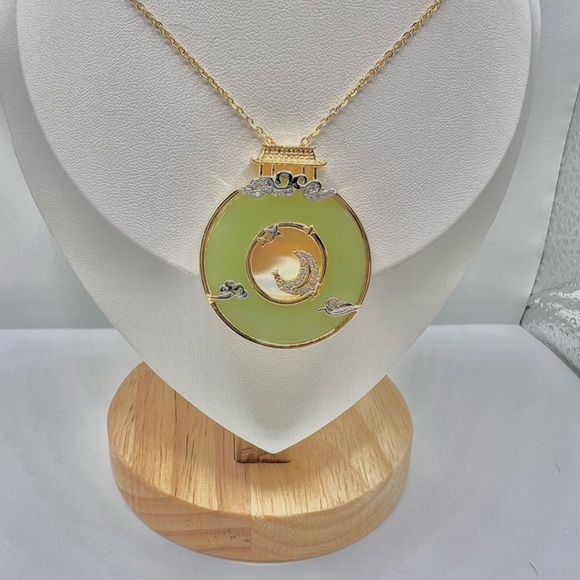 Green Round Jade Gold Chain Necklace with Czs - Picture 3 of 5